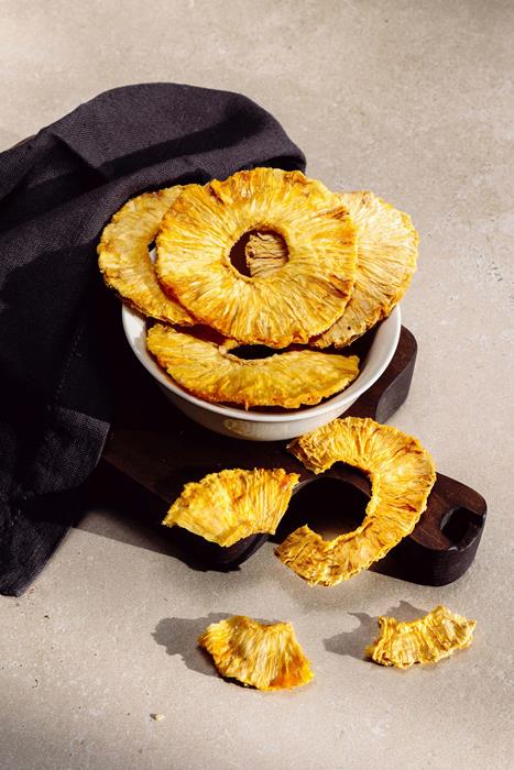 Dried pineapple slices