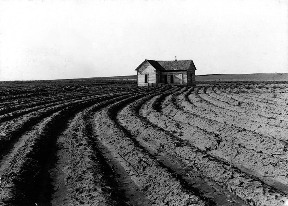 Tenantless farm in Texas during the Great Depression