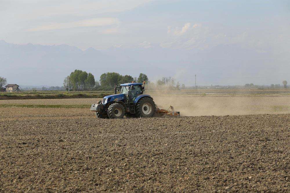 Broadfork vs. Tilling