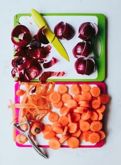 sweet, food images & pictures, carrot, dinner, eat, vegetables, knife, chop, chopping board, onion, red onion, prepare, plant, vegetable, sliced