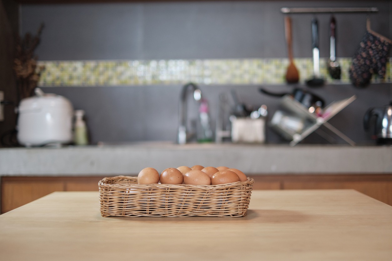 farm-fresh-eggs-piled-up-in-wooden-baskets-in-the-homes-kitchen