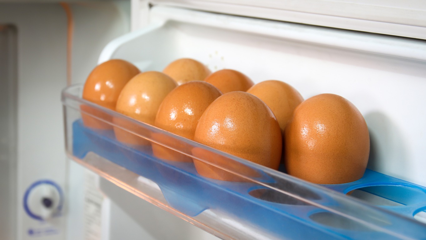 washed-eggs-on-the-fridge-door